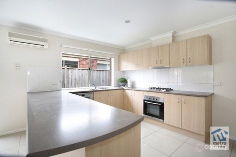 Property photo of 27 Evesham Street Cranbourne North VIC 3977