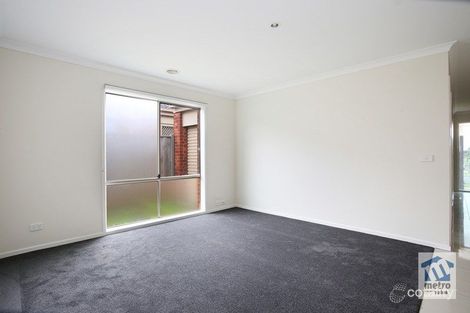 Property photo of 27 Evesham Street Cranbourne North VIC 3977