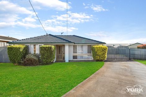 Property photo of 15 Cabarita Crescent Glenvale QLD 4350