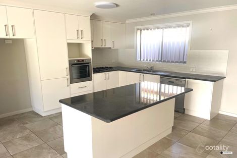 Property photo of 35 Lawson Circuit Lavington NSW 2641