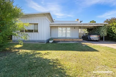 17 Kokoda Ave, Warracknabeal, VIC 3393