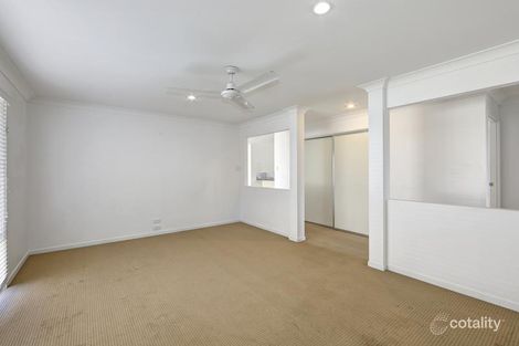 Property photo of 13 Wedgeleaf Place Ashfield QLD 4670
