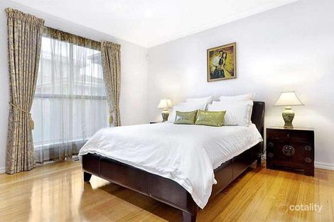 Property photo of 2 Lupin Court Gowanbrae VIC 3043