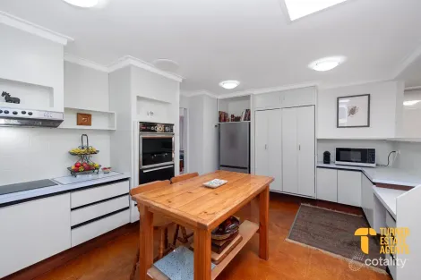 42 Albert Rd, Lesmurdie, WA 6076