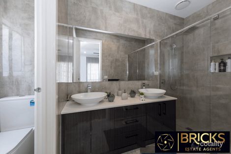 Property photo of 82 Scenery Drive Craigieburn VIC 3064
