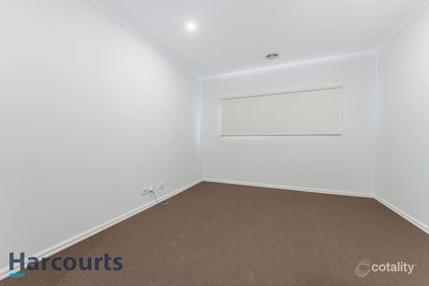 Property photo of 18 Macalister Grove Cobblebank VIC 3338