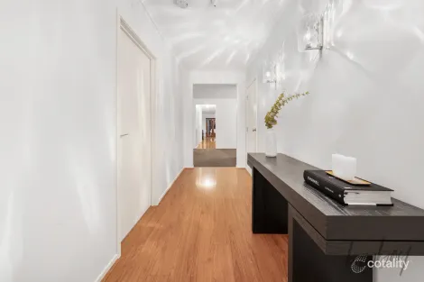 Property photo of 18 Thoresby Circuit Craigieburn VIC 3064