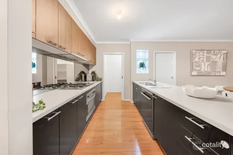 Property photo of 18 Thoresby Circuit Craigieburn VIC 3064