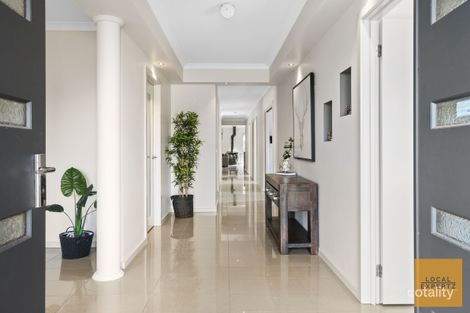 Property photo of 10 Mapleton Boulevard Melton South VIC 3338