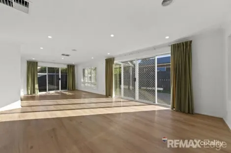 Property photo of 2 Saffron Place Point Cook VIC 3030