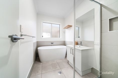 Property photo of 18 Pinnacle Place Burnside QLD 4560