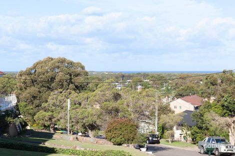 Property photo of 21 Kananook Crescent Belmont North NSW 2280