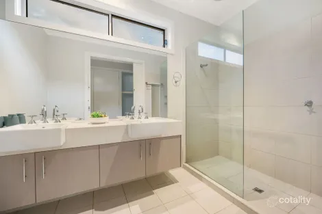 Property photo of 33 Moorookyle Avenue Tarneit VIC 3029