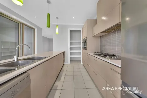 Property photo of 33 Moorookyle Avenue Tarneit VIC 3029