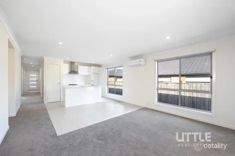 Property photo of 27 Blackwattle Court Mernda VIC 3754