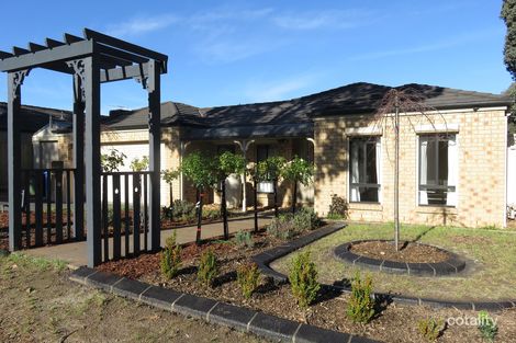 Property photo of 14 Canet Grove Narre Warren South VIC 3805