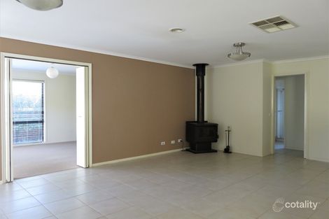 Property photo of 14 Canet Grove Narre Warren South VIC 3805