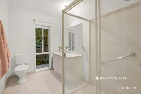 Property photo of 1 Flax Mill Close Drouin VIC 3818