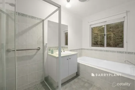 Property photo of 1 Flax Mill Close Drouin VIC 3818