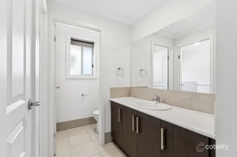 Property photo of 24 Wetlands Close Murray Bridge SA 5253