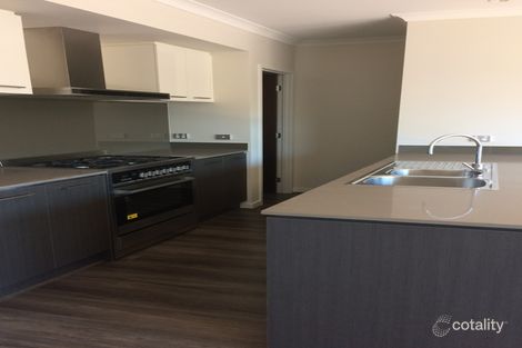 Property photo of 10 Loudon Circuit Craigieburn VIC 3064