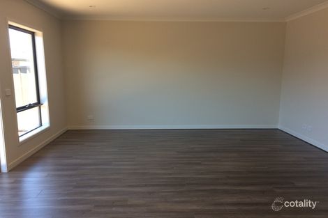 Property photo of 10 Loudon Circuit Craigieburn VIC 3064