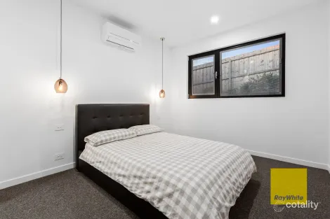 Property photo of 33 Radstock Avenue Highton VIC 3216