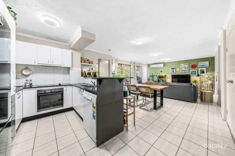 Property photo of 12/6 Omeo Street Macgregor QLD 4109