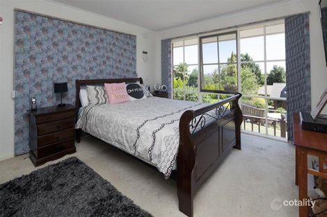 Property photo of 9 Johnson Place Endeavour Hills VIC 3802