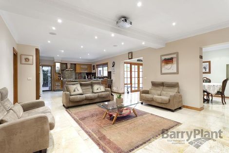 Property photo of 38 Hutchins Circuit Bundoora VIC 3083