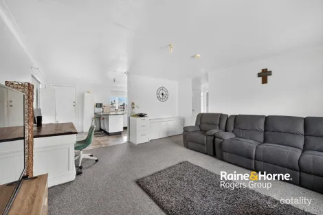 2/109 WALLARAH RD, GOROKAN, NSW 2263