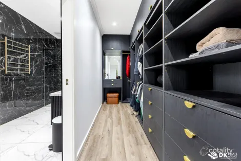 Property photo of 30 Paringa Way Burnside VIC 3023