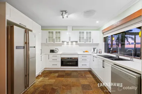 Property photo of 11 Narran Place Swan View WA 6056