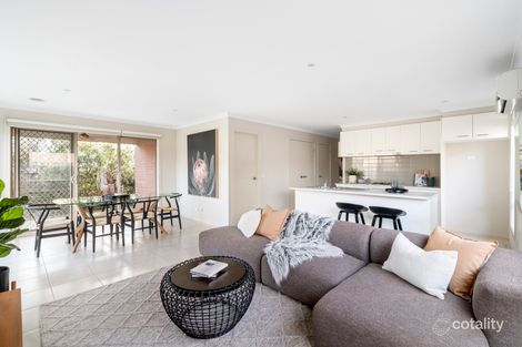 Property photo of 2 Warren Place Truganina VIC 3029