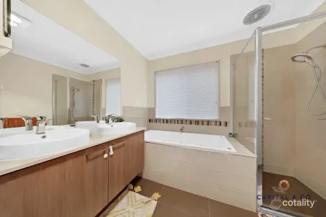 Property photo of 51 Daybreak Vista Mickleham VIC 3064