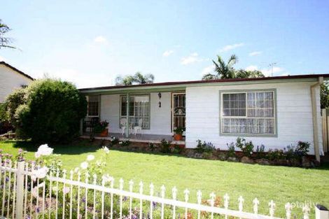 4 Lake St, Warners Bay, NSW 2282