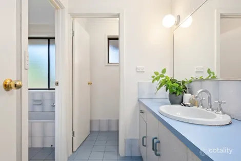 Property photo of 22 Hendrix Crescent Woodcroft SA 5162