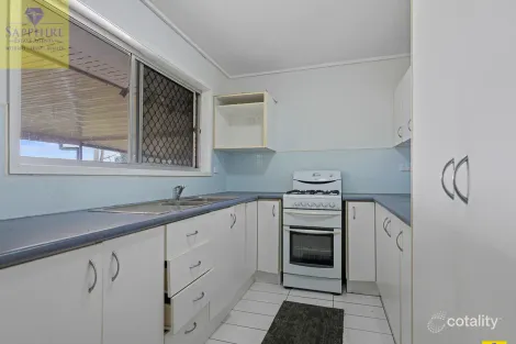 Property photo of 11 Moeller Place Mansfield QLD 4122