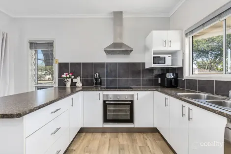 Property photo of 1/55 Yamala Street Emerald QLD 4720