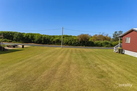 196 THE BOULEVARD, PARADISE BEACH, VIC 3851