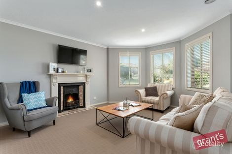 Property photo of 5 Phelan Place Narre Warren VIC 3805