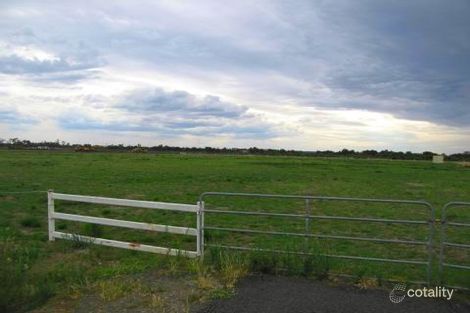 Property photo of 10 Bottle Tree Road Emerald QLD 4720