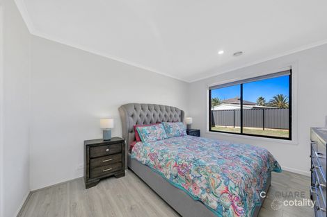 Property photo of 19 Stainsby Crescent Roxburgh Park VIC 3064