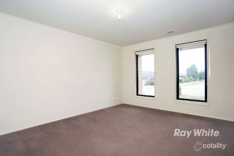 Property photo of 8 Avalon Crescent Cranbourne East VIC 3977