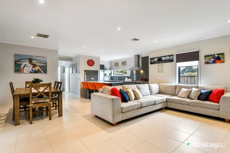 Property photo of 39 Royaloak Crescent Cranbourne East VIC 3977