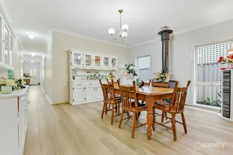 Property photo of 5 Benambra Close Pakenham VIC 3810