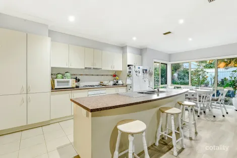 Property photo of 5 Benambra Close Pakenham VIC 3810