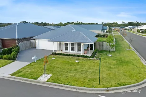 Property photo of 13 George Cutter Avenue Renwick NSW 2575