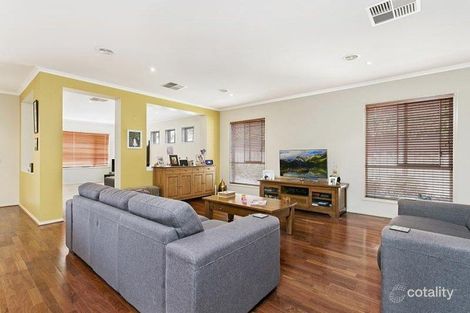 Property photo of 4 Sandpiper Grove Sunbury VIC 3429