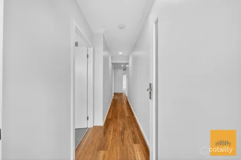 Property photo of 77 Adelong Boulevard Cobblebank VIC 3338